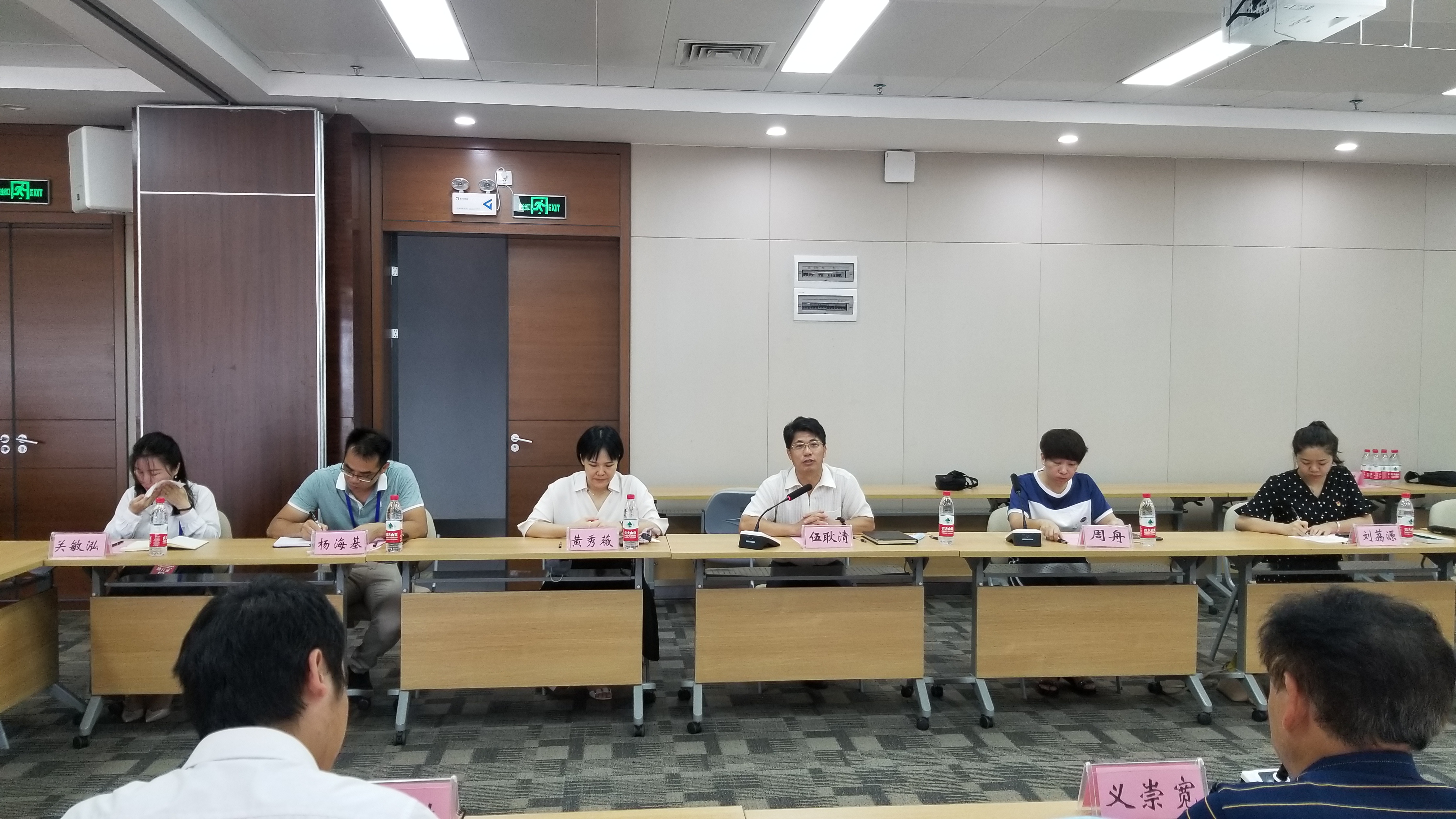 伍耿清副院长作交流发言