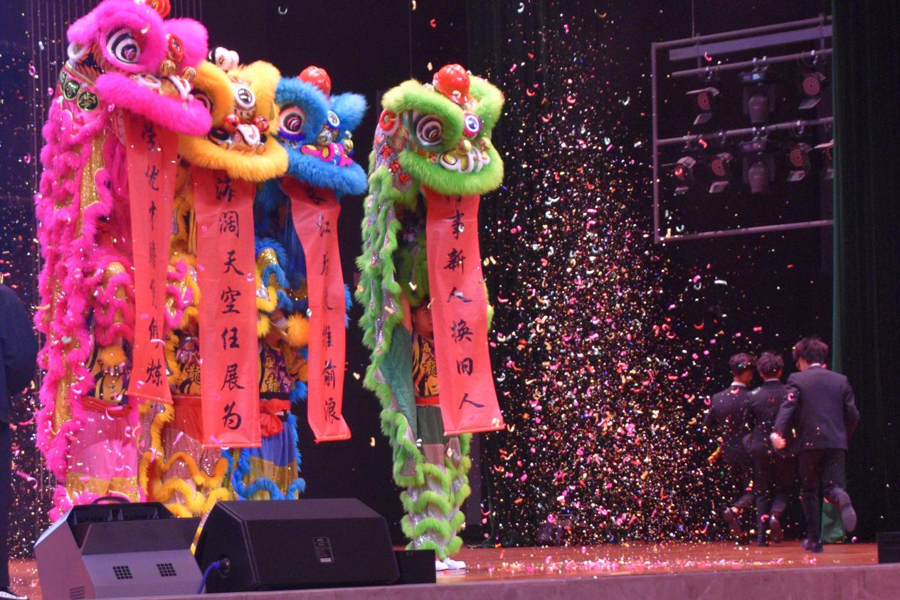 精彩的舞狮开场表演