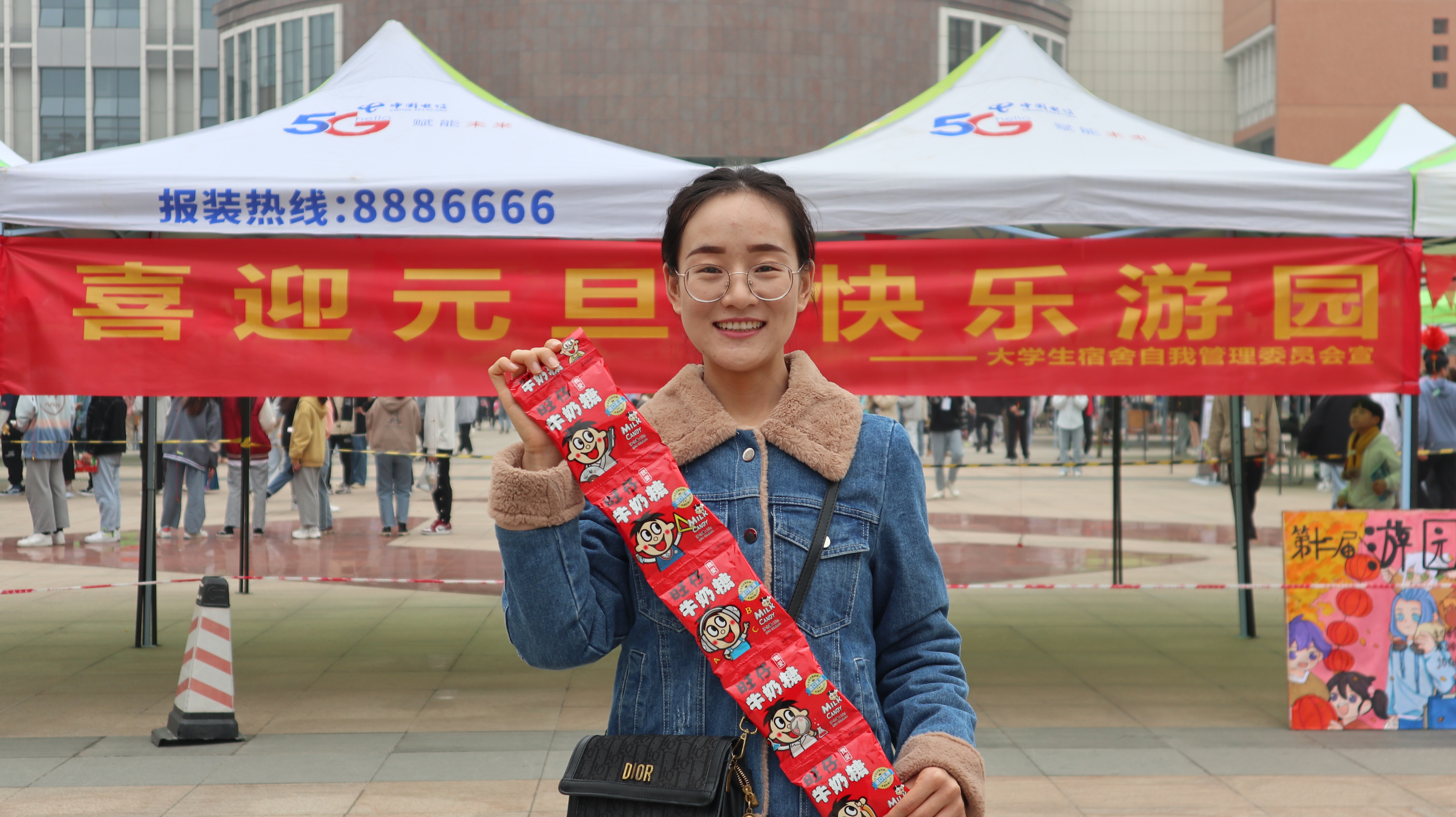 收获奖品的同学