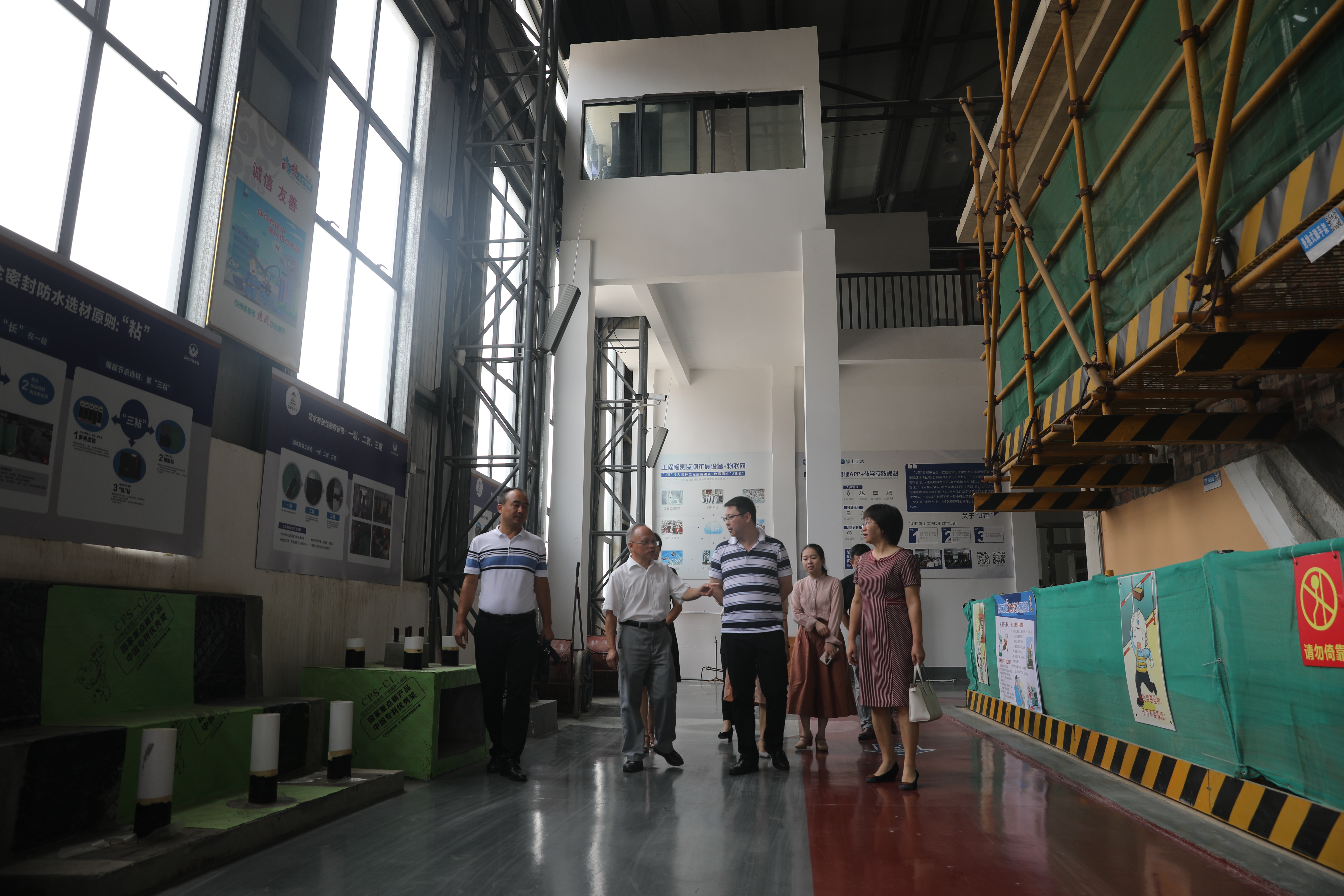 专家组走访我校建筑工程技术专业群发展研究基地